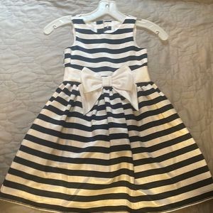 Little girls dress size 4